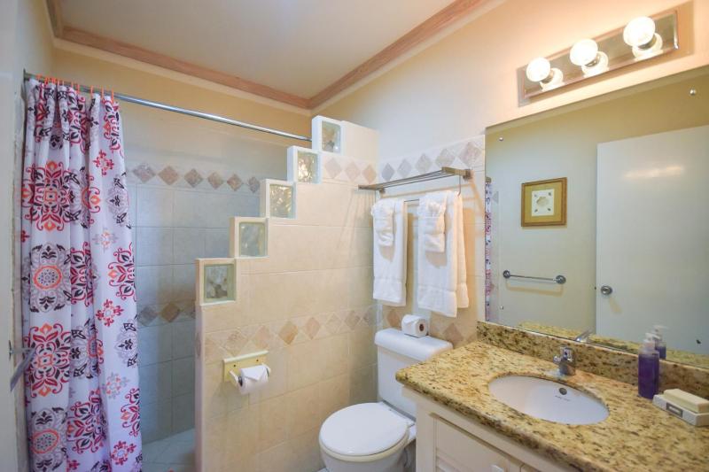 Beachfront Cosy and Romantic Condo - Nautilus - image 10