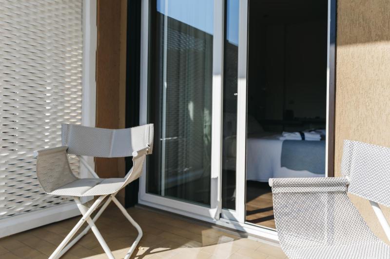 Deluxe Double Room with Balcony image 3