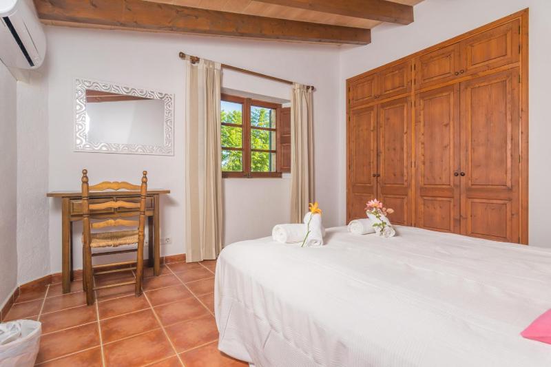 Mercader - image 30