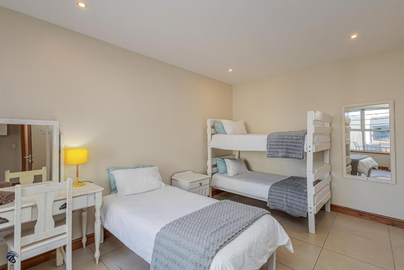 Sandbaai Villa Langebaan 7-sleeper - image 15
