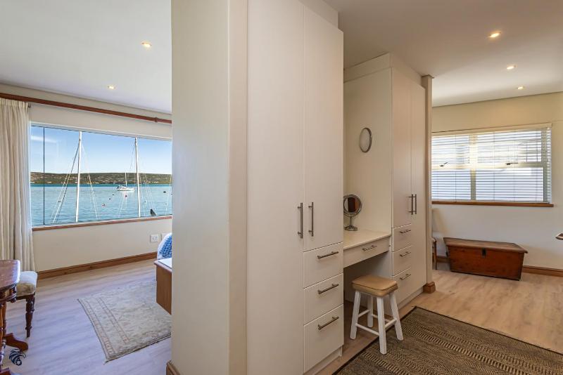 Sandbaai Villa Langebaan 7-sleeper - image 5