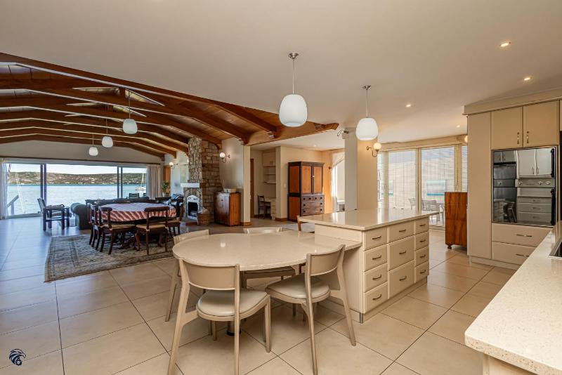 Sandbaai Villa Langebaan 7-sleeper - image 4