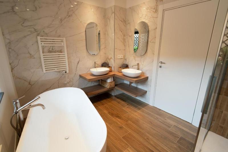 Charming Catania Apartment with Private Entrance and Balcony - image 3
