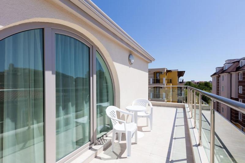 Apartment with Sea View image 2