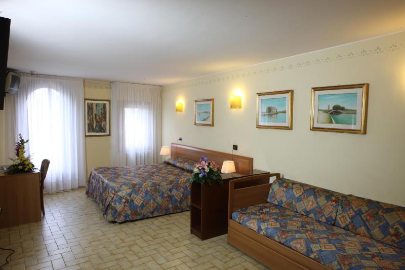 Quadruple Room image 2