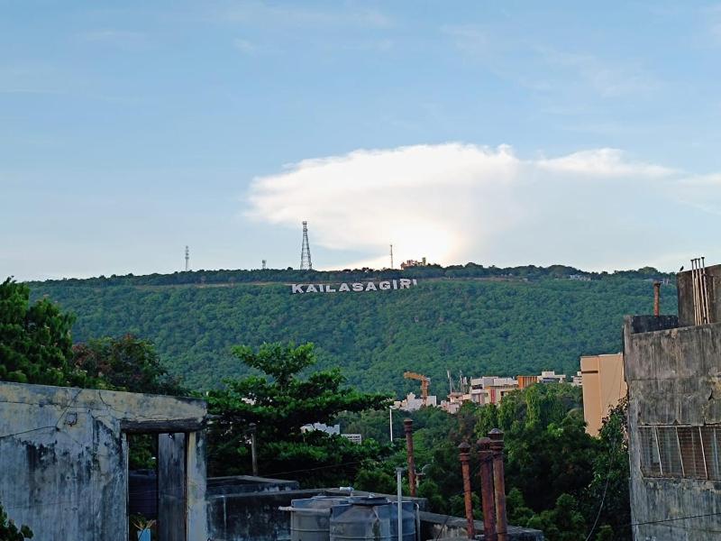 Luxury Villa Rooms Near RK Beach By KP Suites Vizag - image 8