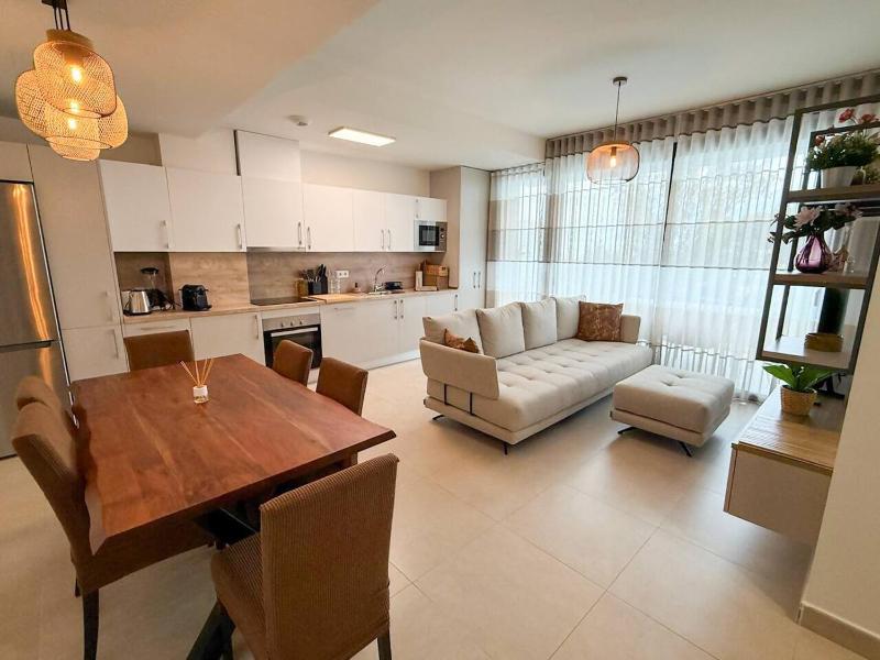Torremar Luxe: upscale 2bed apartment by the beach - image 18