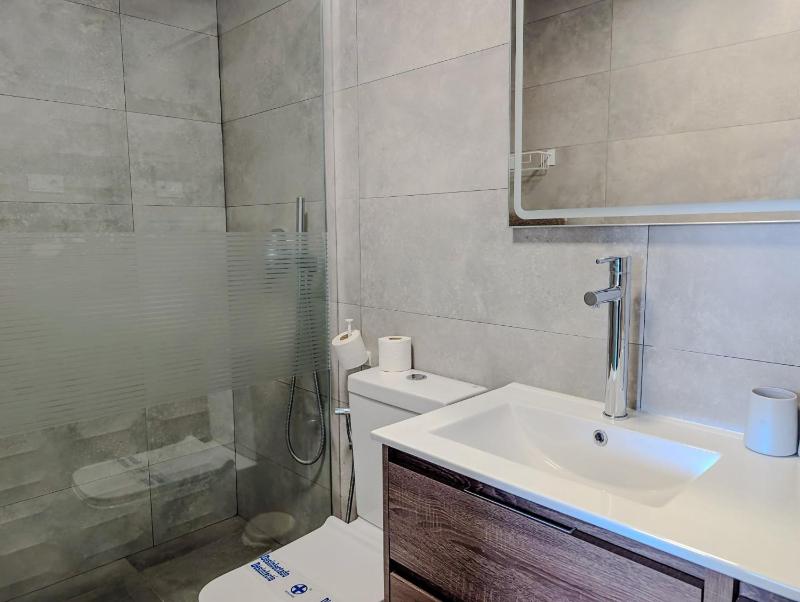 Torremar Luxe: upscale 2bed apartment by the beach - image 29