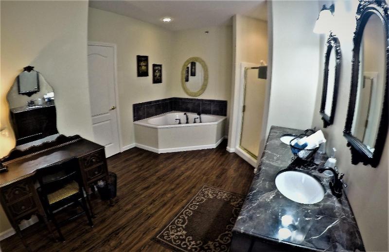 Superior King Room image 2
