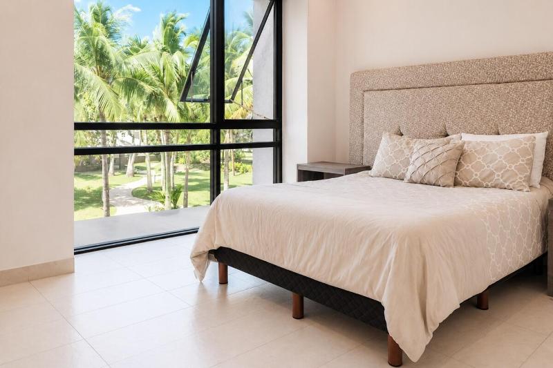 Family Luxury & Beach Club in La Isla Acapulco - image 9