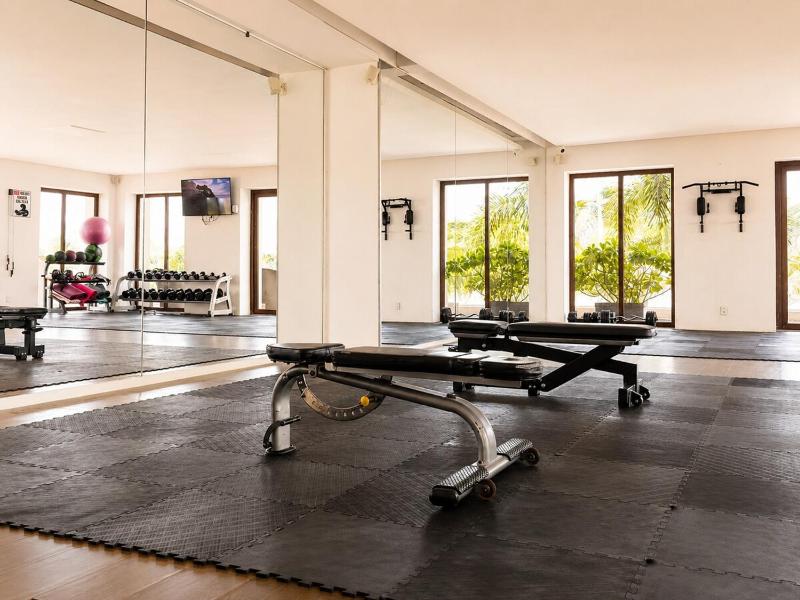 Family Luxury & Beach Club in La Isla Acapulco - image 19