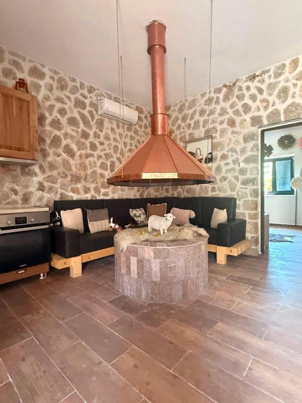 The Hidden Stonehouse - image 13