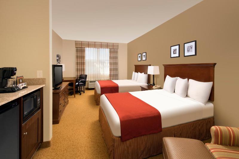 Queen Room with Two Queen Beds - Non-Smoking image 2