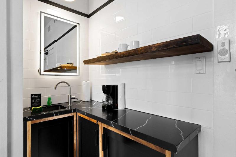 Hearth of city suite - image 9