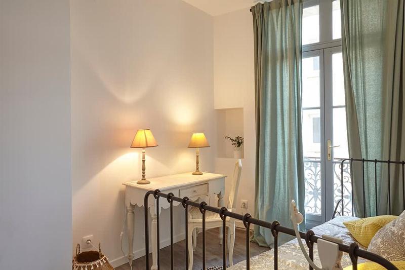 Cozy stay place de la Madeleine - image 2