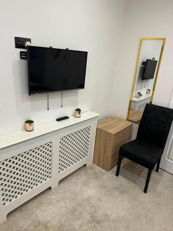 Holiday Plus - 50 Palatine Road - image 49
