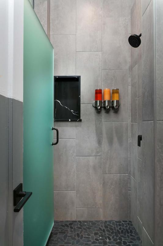 Private suite Retreat Kitchenette & Fast WiFi - image 14