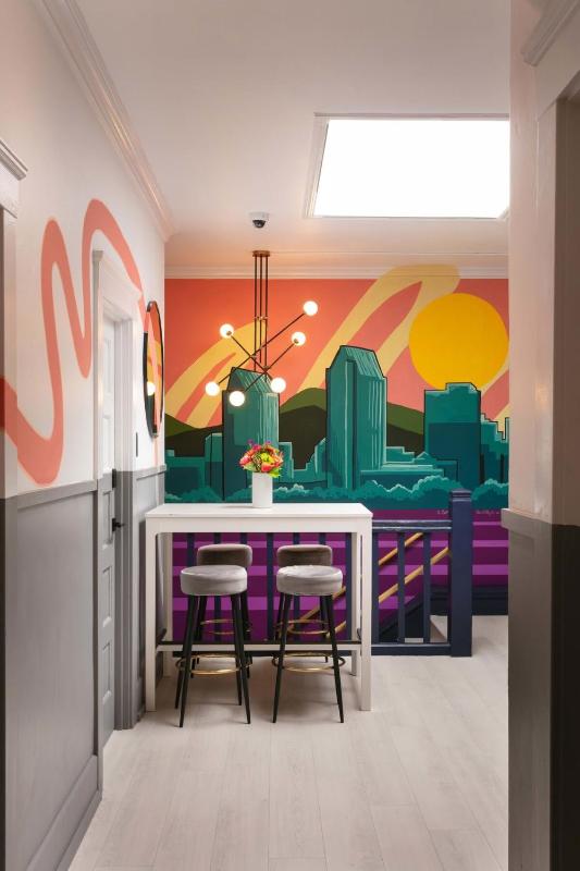 Private suite Retreat Kitchenette & Fast WiFi - image 6