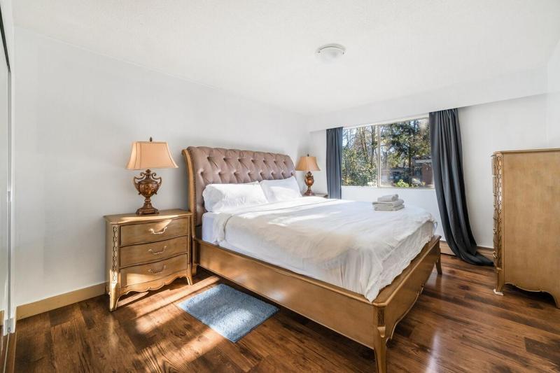 Central Vancouver 1BD Close to Transit - image 11