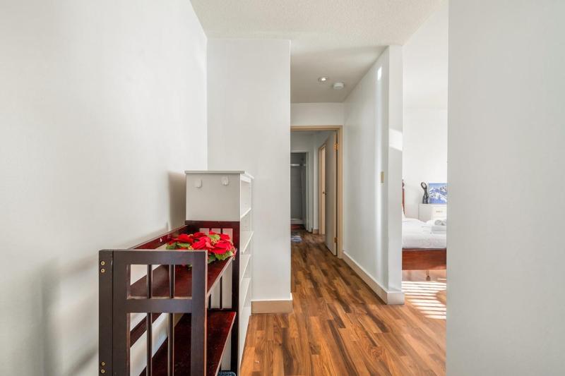 Central Vancouver 1BD Close to Transit - image 10