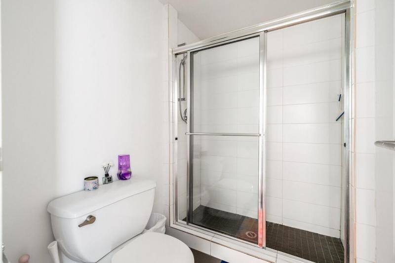 Central Vancouver 1BD Close to Transit - image 6