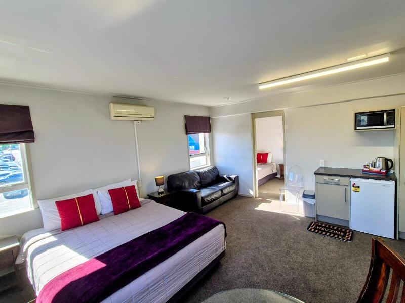 Absolute Lake View Motel - image 34