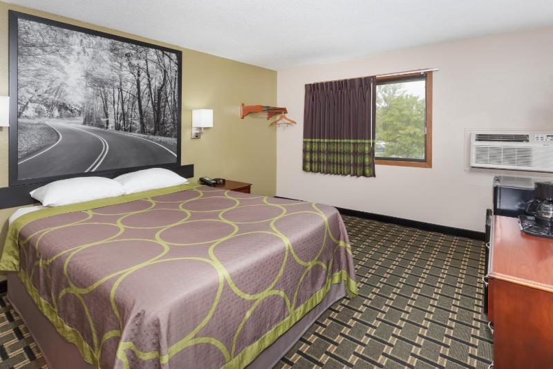 Queen Room - Non-Smoking image 3