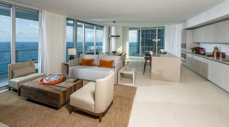 3 Bedroom Suite Oceanfront  image 3