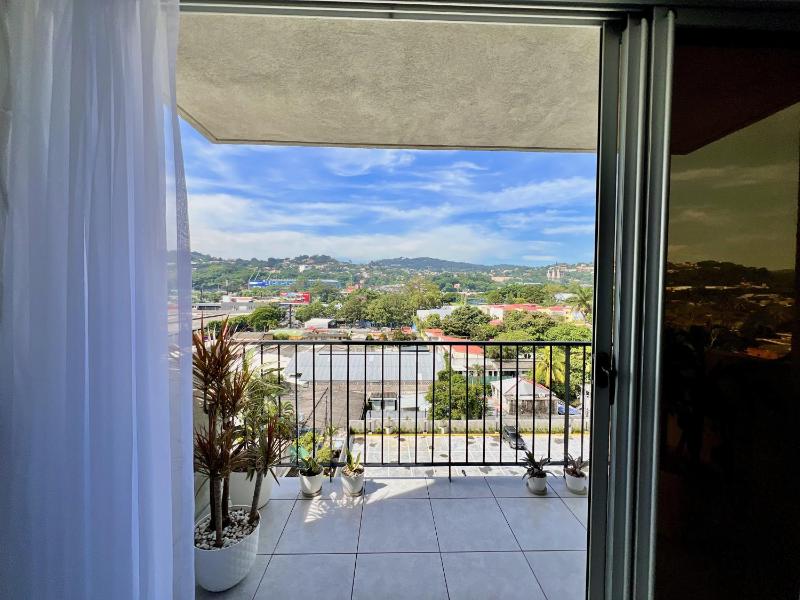 Oasis in the heart of the city 2 Bedroom Apartment - image 10