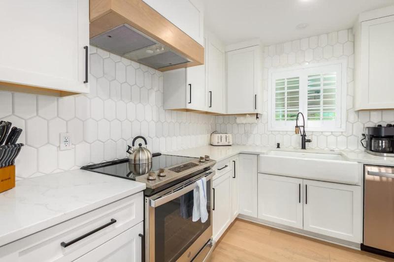 Casa Gia- Quiet Luxury Biltmore Area - Heated Pool - image 10