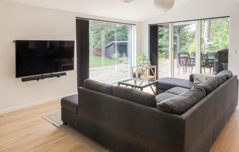3 Bedroom Amazing Home In Ebeltoft - image 2