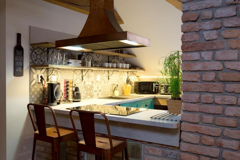 Bohemian Chic 2 Bedroom 2 Bathroom Loft with Hanging Chair - image 15