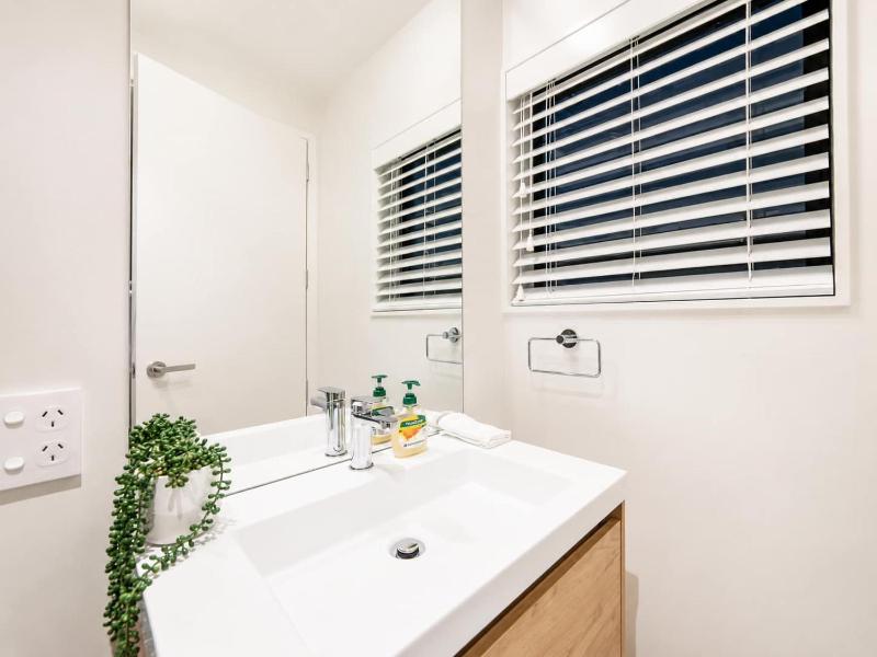 Bright 2 Bedroom Apartment in Central Christchurch - image 15
