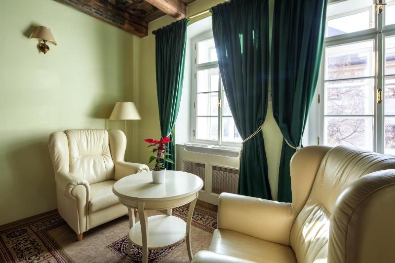 Deluxe Double or Twin Room image 4