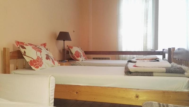 Budget Quadruple Room with Shared Bathroom image 4