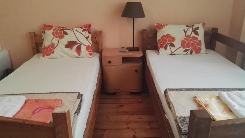Budget Quadruple Room with Shared Bathroom image 2