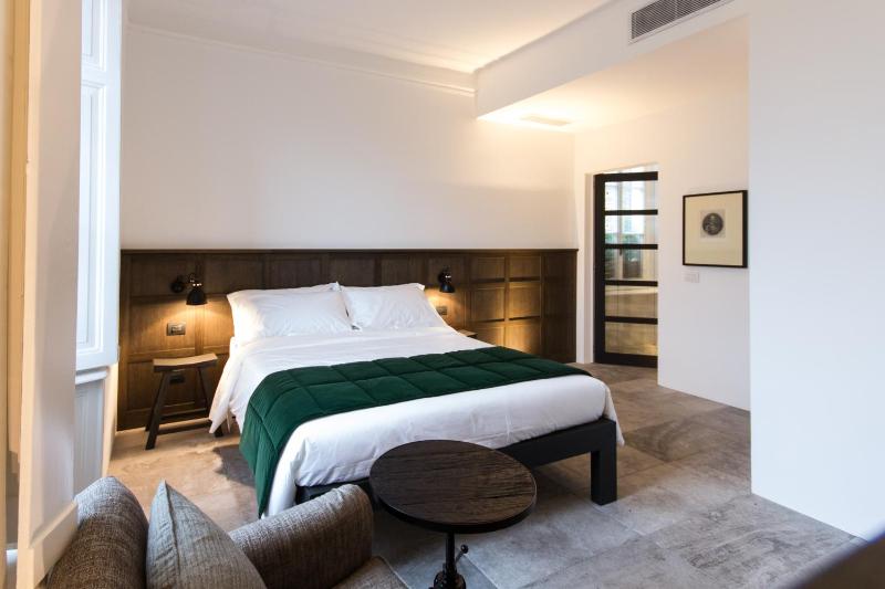Double Room with Garden View image 3