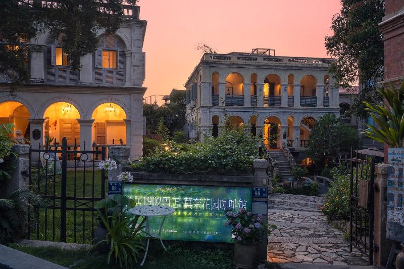 Gulangyu Baiju Monet Garden Coffee Music Villa - image 1