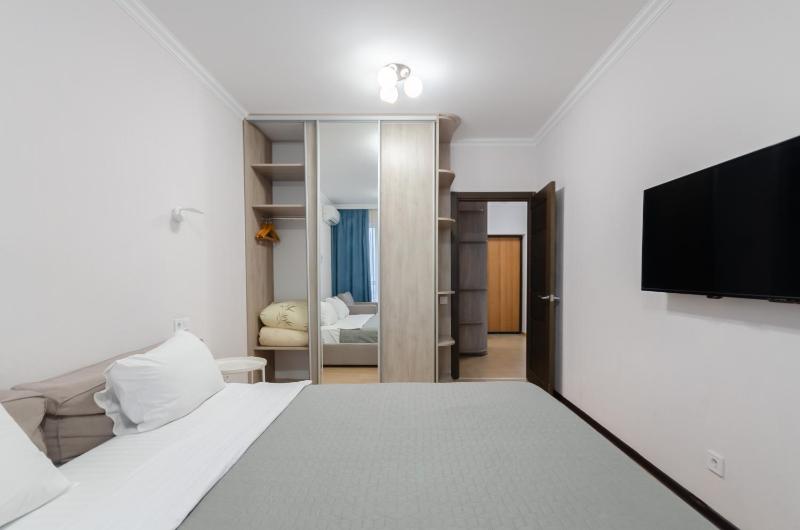 10-41b Kvartet Vasyl Lypkivskyi 16b Kyiv railway station metro nearby fantastic city view Petrovdom Apartment - image 8
