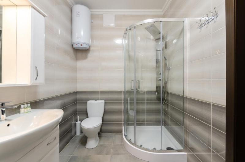 10-41b Kvartet Vasyl Lypkivskyi 16b Kyiv railway station metro nearby fantastic city view Petrovdom Apartment - image 15