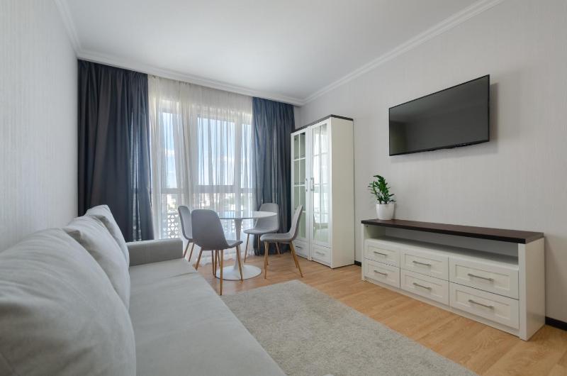 10-41b Kvartet Vasyl Lypkivskyi 16b Kyiv railway station metro nearby fantastic city view Petrovdom Apartment - image 6