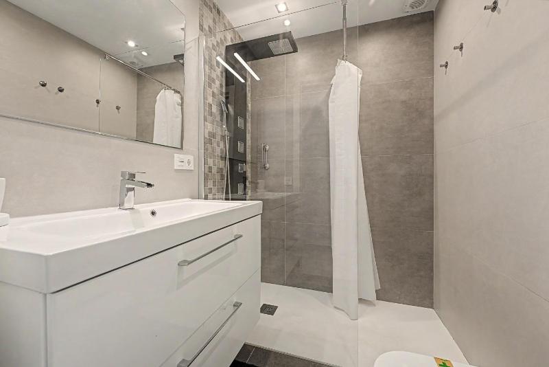 211 Beach house - image 8