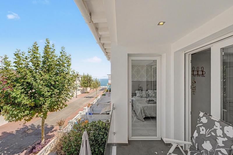 211 Beach house - image 4