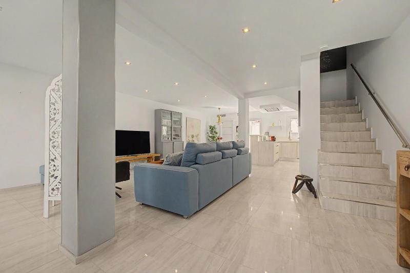 211 Beach house - image 9