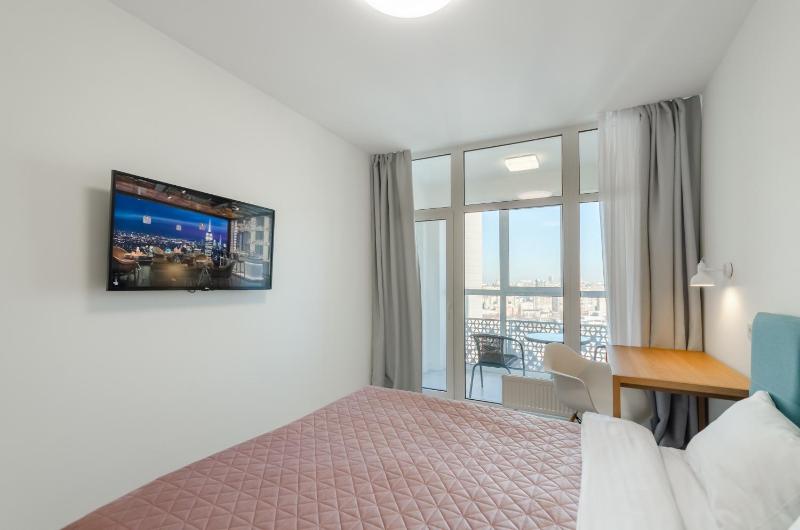 19-96 Kvartet Vasyl Lypkivskyi 16v Kyiv railway station metro nearby stunning city view Petrovdom Apartment - image 10