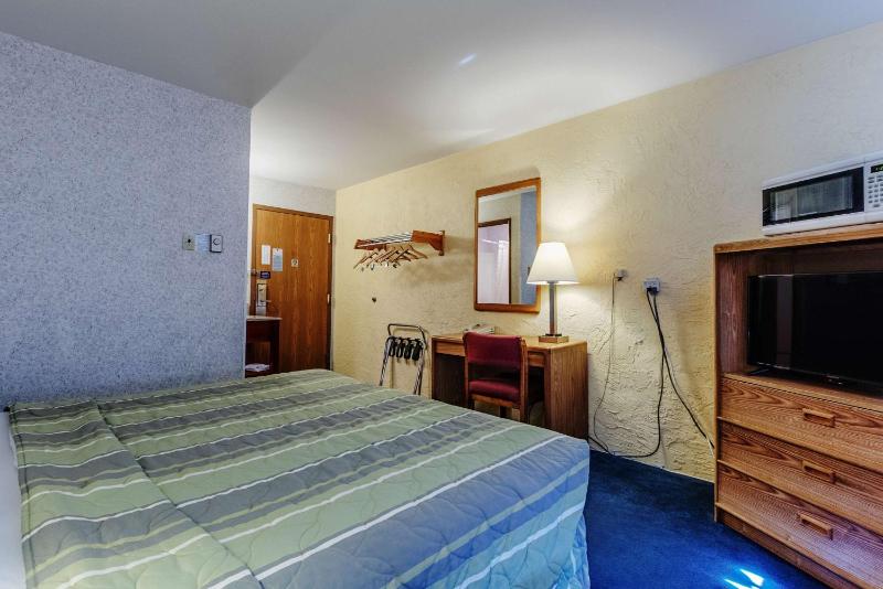 Double Room - Disability Access - Non-Smoking image 4