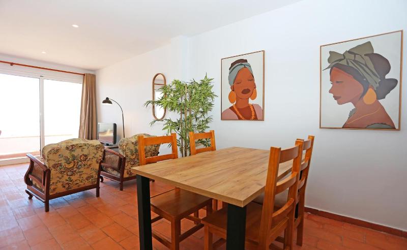 A06 - Seaview 1 Bed Apartment - image 7