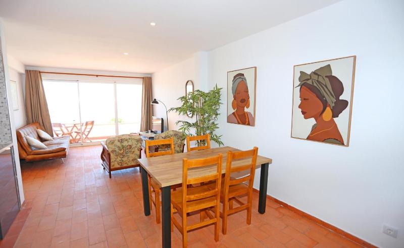 A06 - Seaview 1 Bed Apartment - image 10