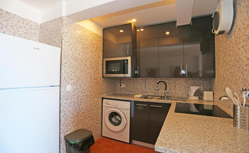 A06 - Seaview 1 Bed Apartment - image 12