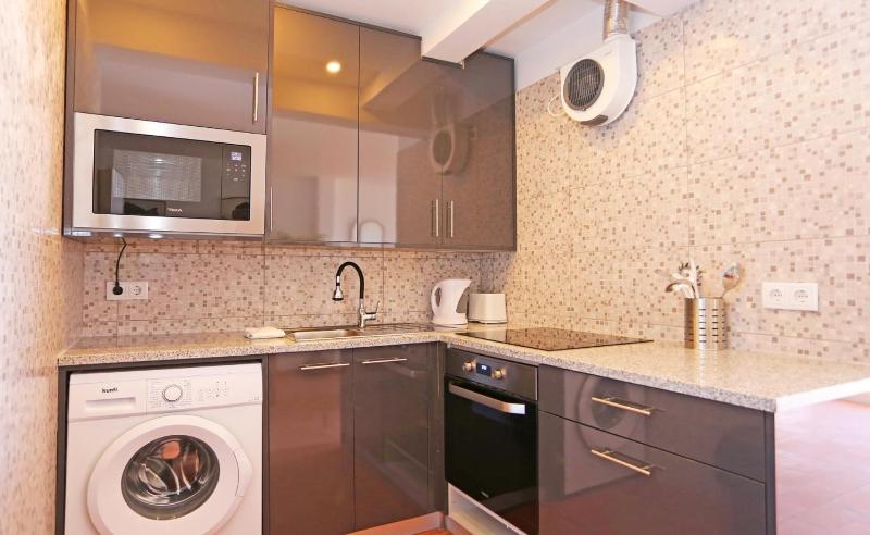 A06 - Seaview 1 Bed Apartment - image 15